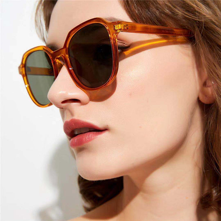 CHARLOTTE Black - Women’s Fashion Sunglasses with Dark Grey Lenses